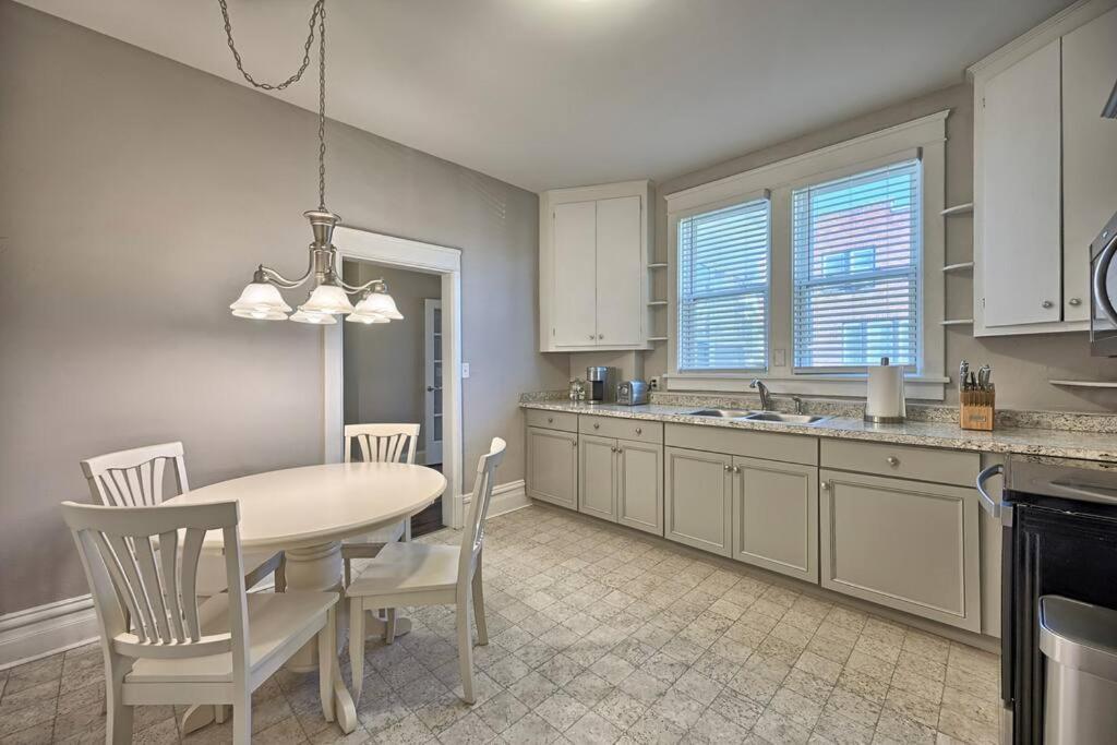 Suites On Seneca - Lovely 2 Bed 1 Bath Apartment Harrisburg Eksteriør bilde